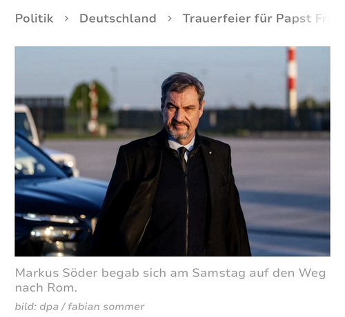 Screenshot von einem dpa-Foto von Markus Söder, der inszeniert und ernst dreinschauend anscheinend auf dem Rollfeld eines Flughafen unterwegs ist mit dem folgenden Text darunter:  Markus Söder begab sich am Samstag auf den Weg nach Rom. (bild: dpa / fabian sommer)
