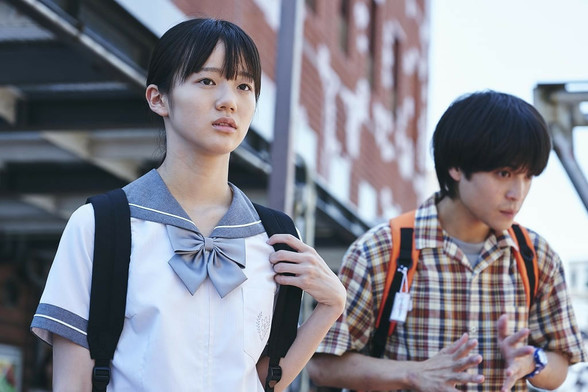 山時聡真＆中島瑠菜主演「蔵のある街」予告編＆新場面写真が初披露 - 映画.com