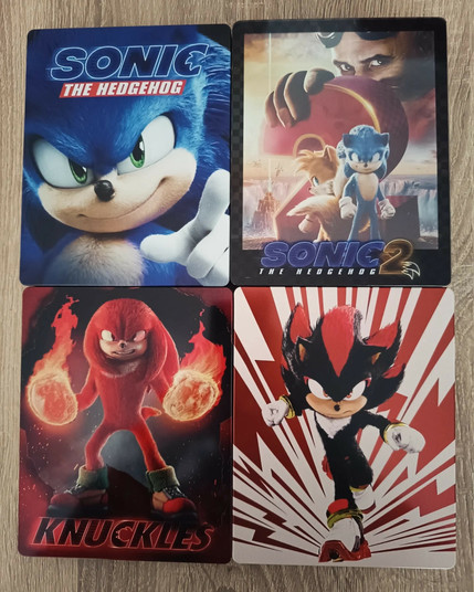 Photo des 3 films Sonic et de la série Knuckles.
En illustration :
Sonic pour le premier film
Sonic et tails sur le second
Knuckles pour sa série du même nom
Et Shadow pour le troisième film