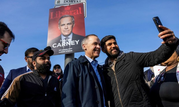 El primer ministro de Canadá, Mark Carney, haciendo campaña en Dorval (Quebec), el 18 de abril de 2025. (Carlos Osorio / Reuters)