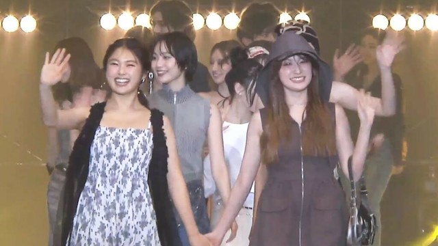 元NMB48渋谷凪咲&吉田朱里、手繋ぎランウェイでフィナーレに登場！　『SAPPORO COLLECTION 2025 SPRING/SUMMER』