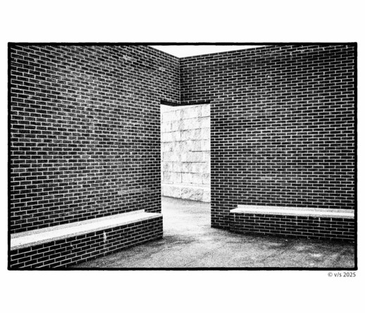 Backsteinwand über Eck mit Durchgang