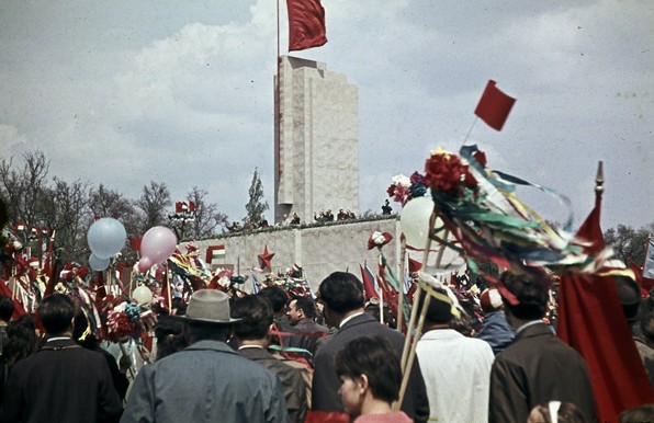 Budapest, 1965. Today's is May Day, always a colourful occasion in Europe, including in Hungary where it is a public holiday.  It coincides with Labour Day and for Hungary, it's accession to the EU in 2004. There is much to celebrate.

Fortepan [22004] / Judit N. Kósa

#fortepan #Budapest #Hungary #MayDay