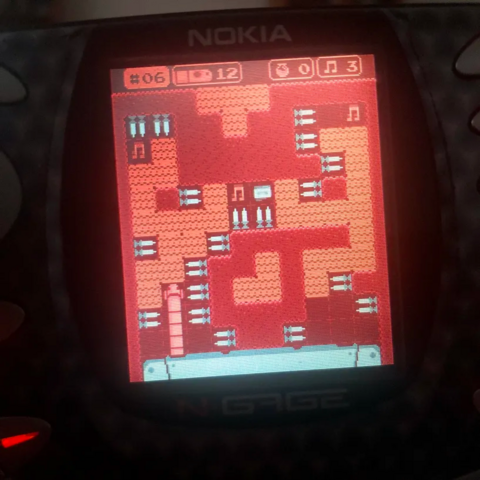 Disco Tapeworm Puzzle running on the Nokia NGage