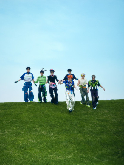 【aoen】HYBEのレーベルが手掛ける新世代J-POPボーイズグループ6月11日（水）Debut Single「青い太陽 (The Blue Sun)」Concept Photo [#Day]公開！　”やんちゃ爽やか”なショット満載♡ 遊び心溢れるポップなビジュアル