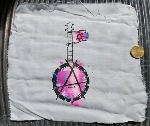 A screenprinted drawing of a banjo. Near the head, there is a small flag with a gender chaos symbol attached. Over the other head, the banjo head, there is an a drawn in such a way to make a circle A together with the instruments' shape.