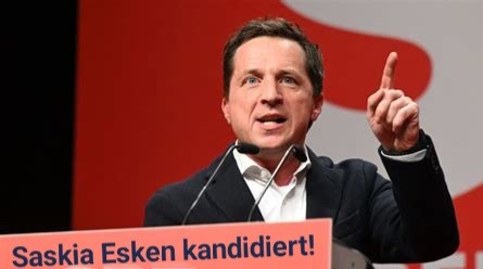Irgendeiner von SPD mit erhobenem Zeigefinger, spruch: saskia esken kandidiert