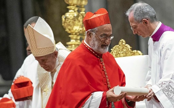 « Si je suis élu, je m’enfuis en Sicile » : un cardinal se désiste avant le conclave pour élire un nouveau pape