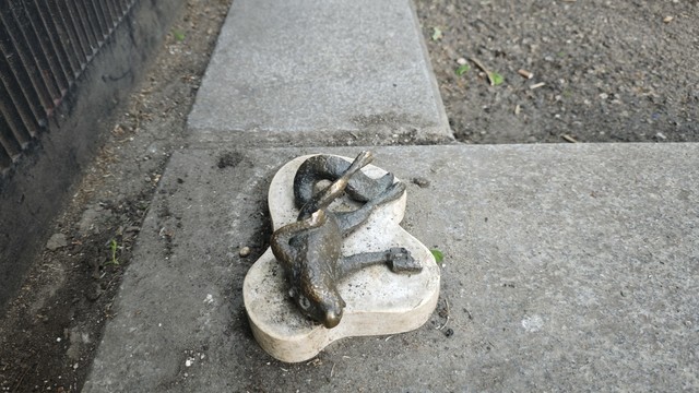 The same statue of a dead squirrel from another angle.