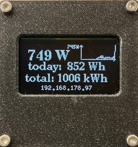 OpenDTU Box zeigt 749W an