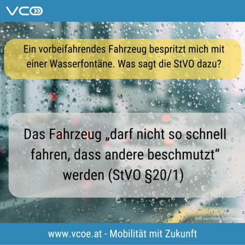 Bild mit Frage "Ein vorbeifahrendes Fahrzeug bespritzt mich mit einer Wasserfontäne. Was sagt die StVO dazu?" Zitat aus der StVO §20/1: Das Fahrzeug "darf nicht so schnell fahren, dass andere beschmutzt werden."