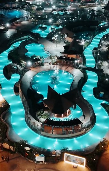Mana Bay Water Park, Bangladesh
Undoubtedly, one of the most spectacular water parks in Asia, during the day... and also at night.