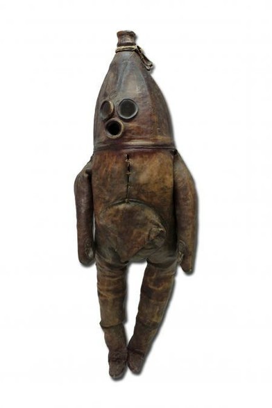"Wanha Herra" diving suit is like a human with big eye sockets and slender legs