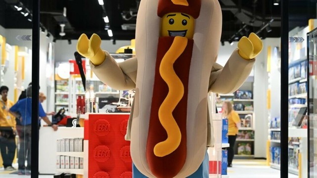 Warten auf Eröffnung des Lego Discovery Centre Westfield