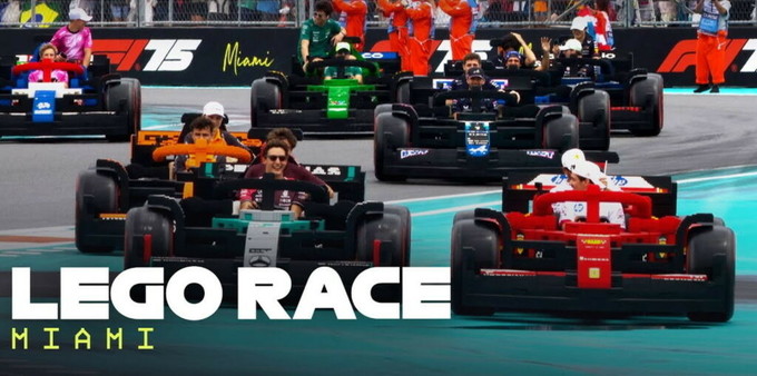10 voitures Lego F1