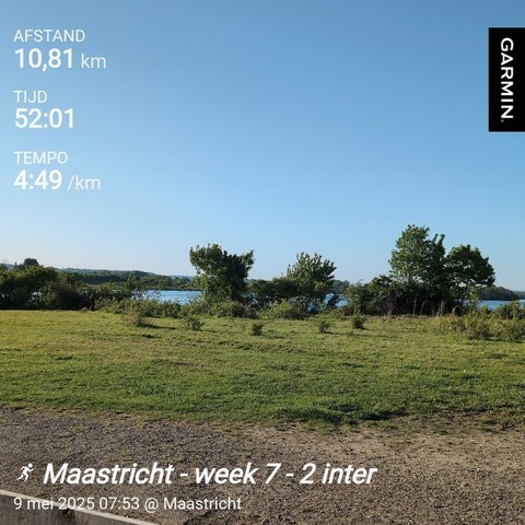 Foto van de Maas achter wat bomen en struiken onder een blauwe lucht

hardloopstatistieken: 10,81 km in 52 minuten met een tempo van 4:49 per km