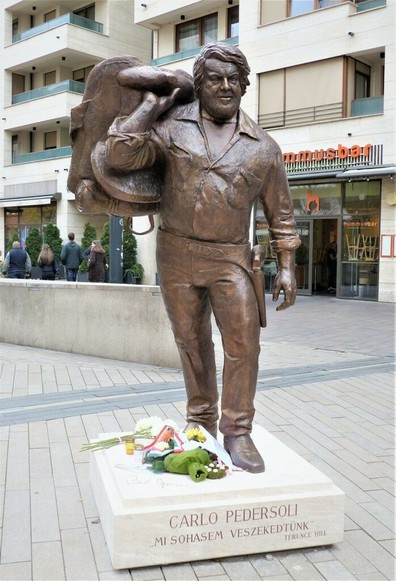 une-statue-de-bud-spencer-a-budapest-lhommage-inattendu-a-un-geant-du-cinema-1.