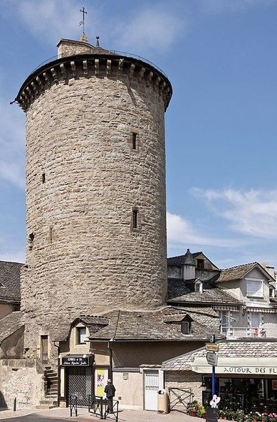 Tour des Pénitents à #Mende (#Lozère) La tour faisait partie des anciennes fortifications de Mende. Edifiée en 1161 par l'évêque Aldebert, elle est connue jusqu'en 1655 sous le nom de grande tour d'Auriac. En 1...
Suite 👉 https://monumentum.fr/monument-historique/pa00103881/mende-tour-des-penitents
#Patrimoine #MonumentHistorique
Photo CC-BY-SA 4.0 : Myrabella