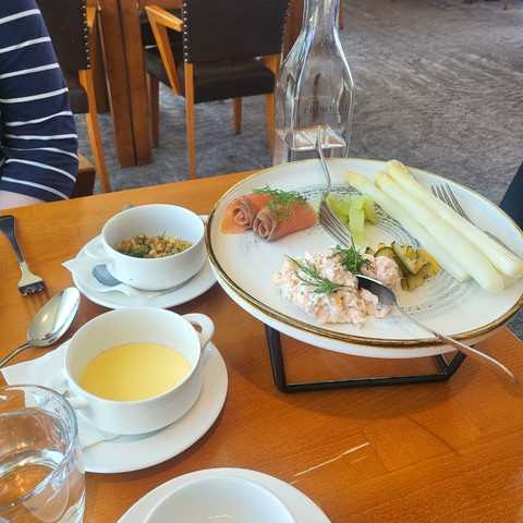 Scandinavian lox, scrimps with mayonnaise, asparagus and hollandaise sauce, pickles