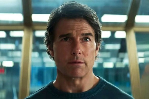 Tom Cruise Was Photographed Standing on the Roof of a London Movie Theater, and Fans Have Thoughts