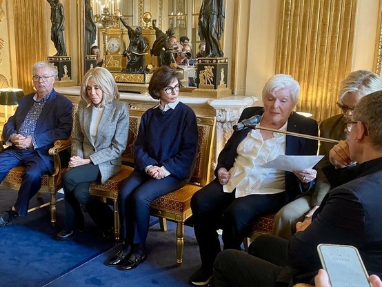 à Paris, émue aux larmes, Line Renaud, offre ses archives à l’État