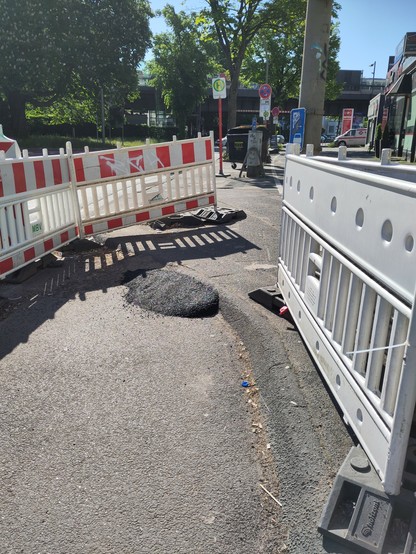 Kaltasphalt am Bordstein