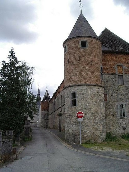 Château-ferme de Foisches à #Foisches (#Ardennes) Construction XVIIe siècle. Façades et toitures des deux ailes Est et Sud, y compris les trois tourelles d'angle (cad. C 15) : inscription par arrêté du 18 septe...
Suite 👉 https://monumentum.fr/monument-historique/pa00078557/foisches-chateau-ferme-de-foisches
#Patrimoine #MonumentHistorique
Photo CC-BY-SA 4.0 : Adri08