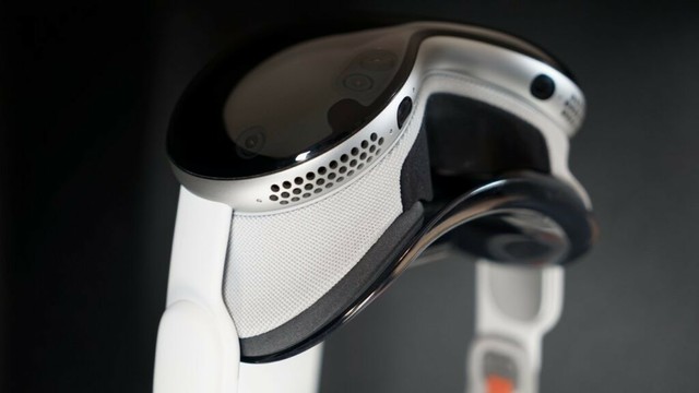 Apple Vision Pro will use eye tracking to let you scroll apps