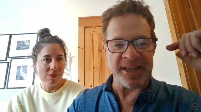Ex-jogador de hóquei relata experiência com Deus após parada cardíaca e revela como o milagre transformou sua vida. Foto: Reprodução/YouTube/No Longer Nomads