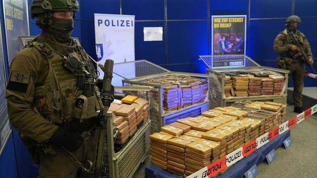 Hamburg & Schleswig-Holstein: 4,6 Tonnen Kokain geschmuggelt? Prozess gegen elf Männer