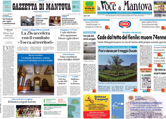 Un iPad su un tavolo di legno mostra due pagine di giornale affiancate. A sinistra c'è la "Gazzetta di Mantova" e a destra "La Voce di Mantova". Entrambi i giornali presentano articoli e immagini. La "Gazzetta di Mantova" ha un titolo principale che parla di un comitato e del territorio, mentre "La Voce di Mantova" riporta una notizia su una persona di 74 anni che è caduta dal tetto di un fienile. Sotto ci sono vari annunci pubblicitari.