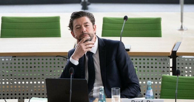 Drosten verteidigt Corona-Einschränkungen der Regierung