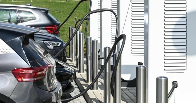le plan du gouvernement pour multiplier les bornes de recharge et simplifier leur utilisation