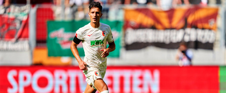 FC Augsburg: Benfica nimmt Dimitrios Giannoulis ins Visier