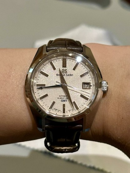 SBGJ201 on leather straps