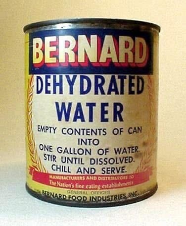 Lata de agua deshidratada. Solo agregue agua, disuelva y sirva.
