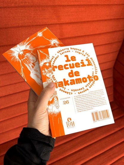 Avec Léa Deneuville, du duo @gallus@mamot.fr , nous avons écrit « Chronique d'un crevard », une nouvelle d'anticipation qui a plu à @pvheditions@lire.im , à tel point qu'elle a intégré « le recueil de nakamoto » qui sort le 22 mai prochain. Il est néanmoins déjà possible de le commander sur le site Internet de @pvheditions@lire.im .

À vos ordis... prêtes et prêts ? Commandez et lisez ! 💻 📖 🙂 

#lecture #vendredilecture #littérature #écriture #photo #art #bibliothèque #mastoart #anticipation #livre #actualité #bitcoin