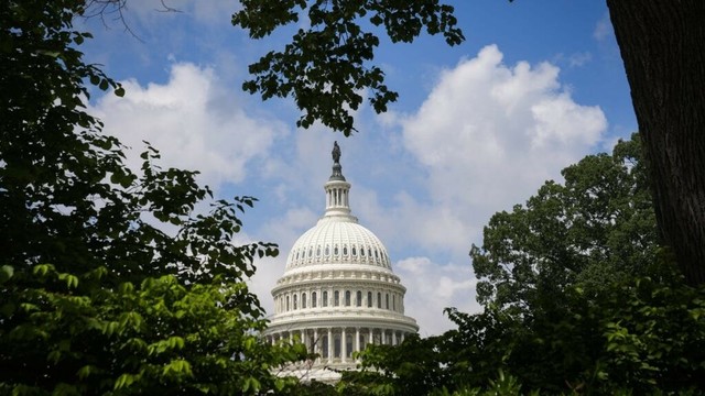 Moody's cuts US credit rating, citing rising debt