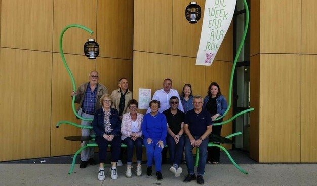 À Vern-sur-Seiche, un banc un peu spécial pour annoncer le festival Un Week-end à la rue