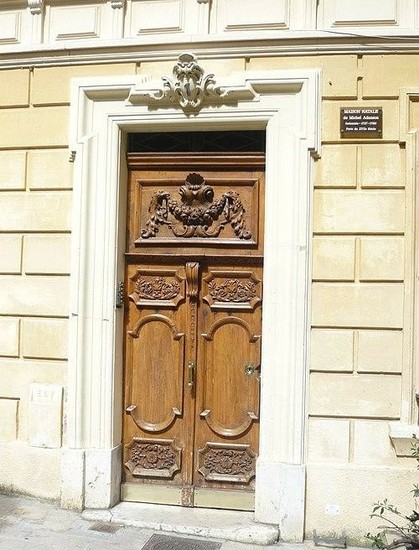Maison à #AixenProvence (#BouchesDuRhône) Construction XVIIIe siècle. Les vantaux et l'imposte de la porte : inscription par arrêté du 10 avril 1929.
Suite 👉 https://monumentum.fr/monument-historique/pa00081073/aix-en-provence-maison
#Patrimoine #MonumentHistorique
Photo CC-BY-SA 4.0 : Le Passant