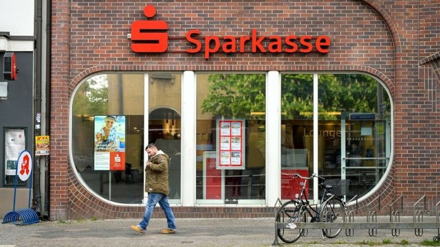 Sparkassen halten an dichtem Filialnetz fest