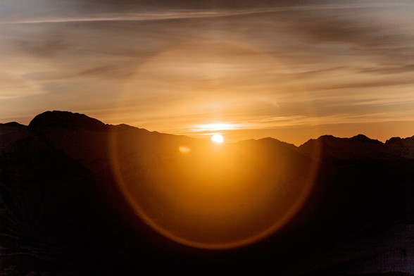 Foto del Macizo de la Maladeta al amanecer.