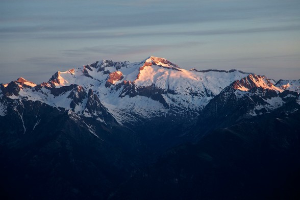Foto del Pico Posets al amanecer.