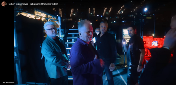 Screenshot Dezember 2024 "Behutsam"

Herbert Grönemeyer auf der Bühne mit anderen Personen

Herbert liebe ich seit "Das Boot"
