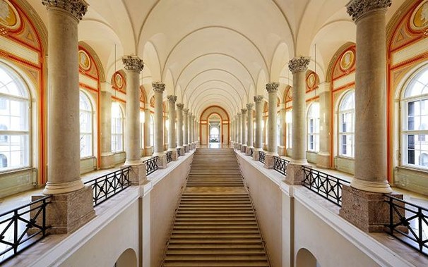 Escalier d'honneur de la Bayerische Staatsbibliothek à Munich