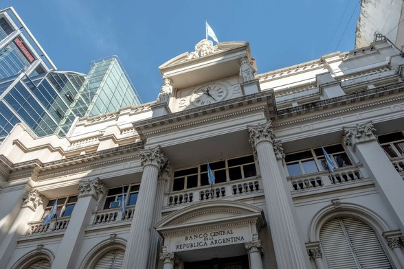Argentina Signals to Investors IMF Cash to Come Despite Reserves