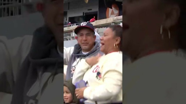 彼が初めてMLBをプレイするのを見ることに対するケイバート・ルイスの両親の反応