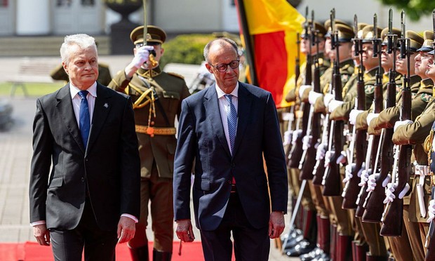 El canciller alemán, Friedrich Merz, se reúne con el presidente lituano, Gitanas Nauseda, el 22 de mayo de 2025 en Vilna. (Paulius Peleckis / Getty Images)