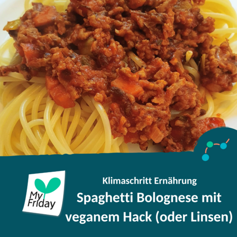 Foto: Ein Teller Spaghetti mit (veganer) Bolognese-Sauce. Text: Klimaschritt Ernährung. Spaghetti Bolognese mit veganem Hack (oder Linsen). Logo: My Friday