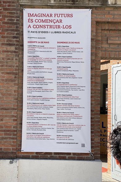 Banderola a l'entrada de la Fira amb una selecció de la programació dels dos dies.